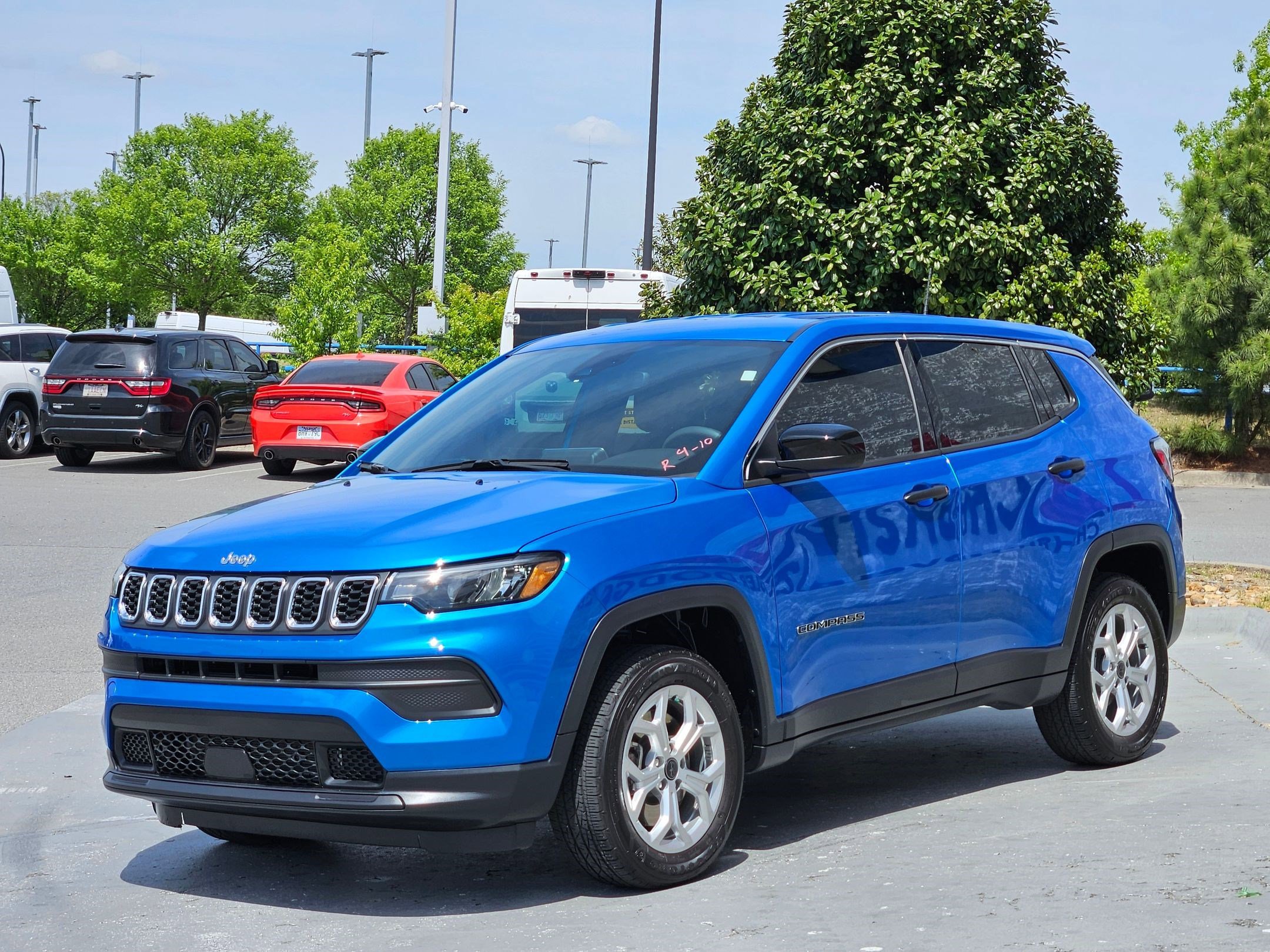 Used 2025 Jeep Compass Sport AWD/4WD image 3