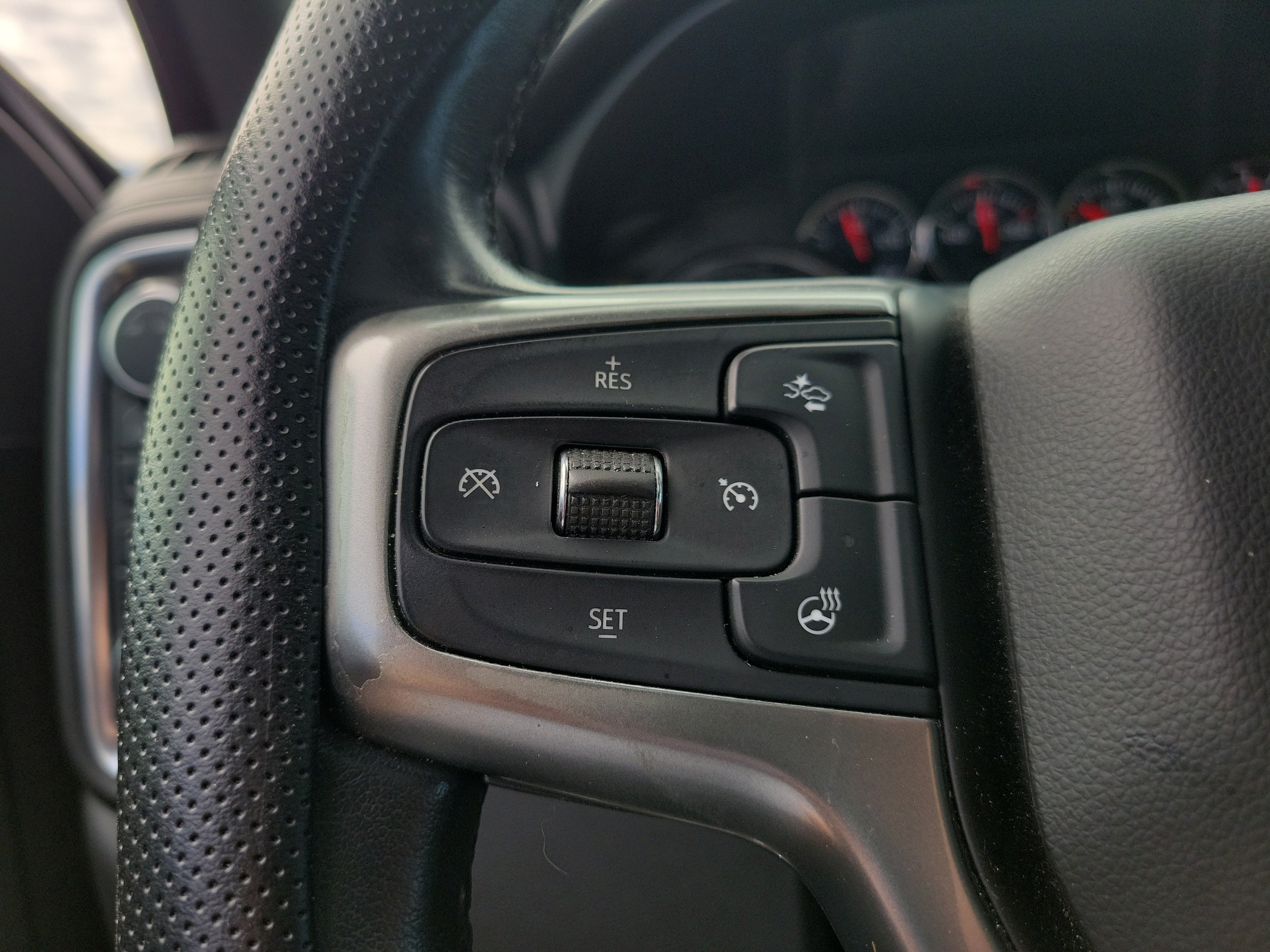 Used 2020 Chevrolet Silverado 1500 LTZ w/ LTZ Premium Package AWD/4WD image 31