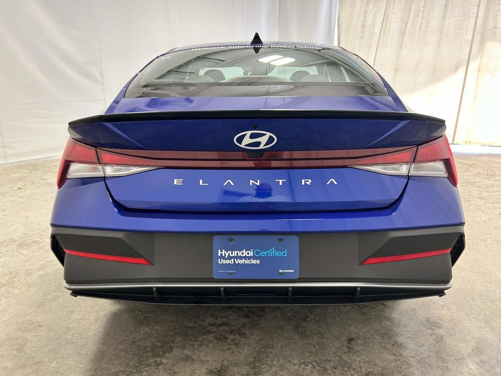 Certified 2025 Hyundai Elantra Sport FWD image 3