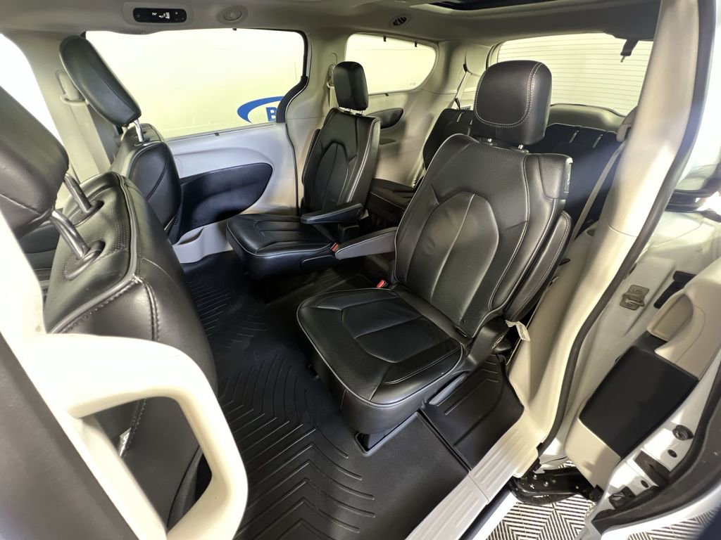 Used 2019 Chrysler Pacifica Limited FWD image 26