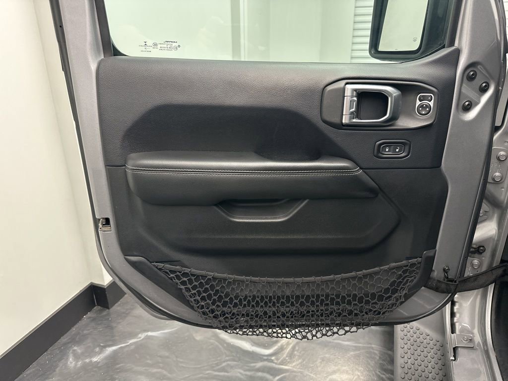 Used 2018 Jeep Wrangler Unlimited Sahara image 16