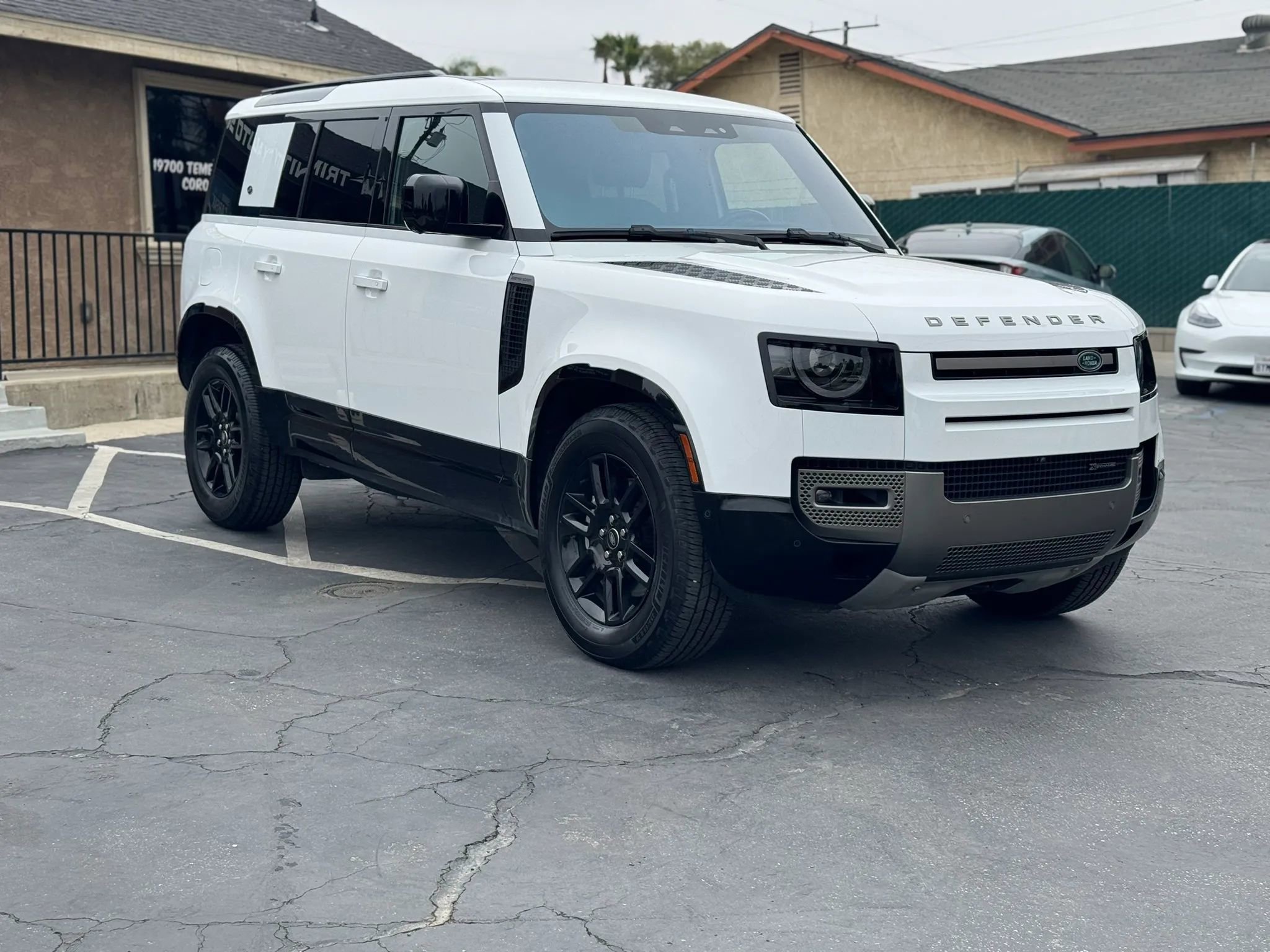 Used 2022 Land Rover Defender 110 X-Dynamic SE AWD/4WD image 3