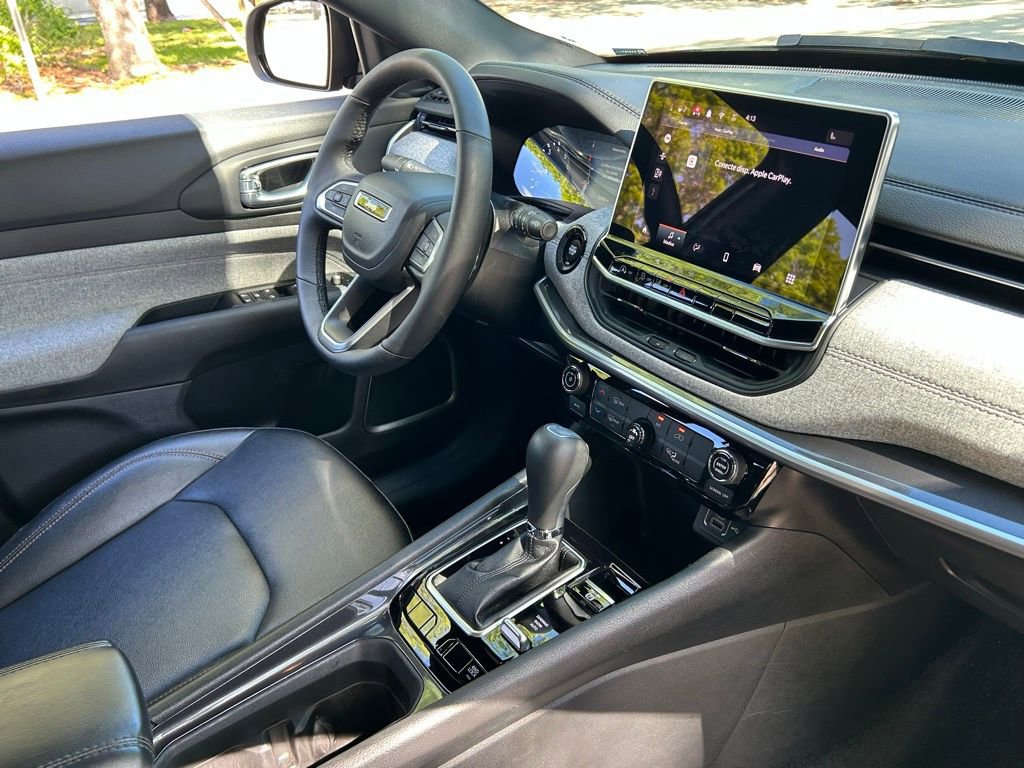 Used 2024 Jeep Compass Latitude image 33