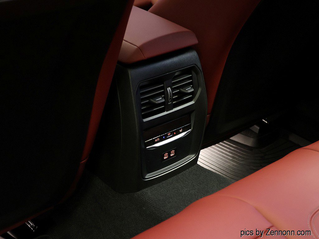 Certified 2024 BMW 330i xDrive Sedan w/ Convenience Package image 14