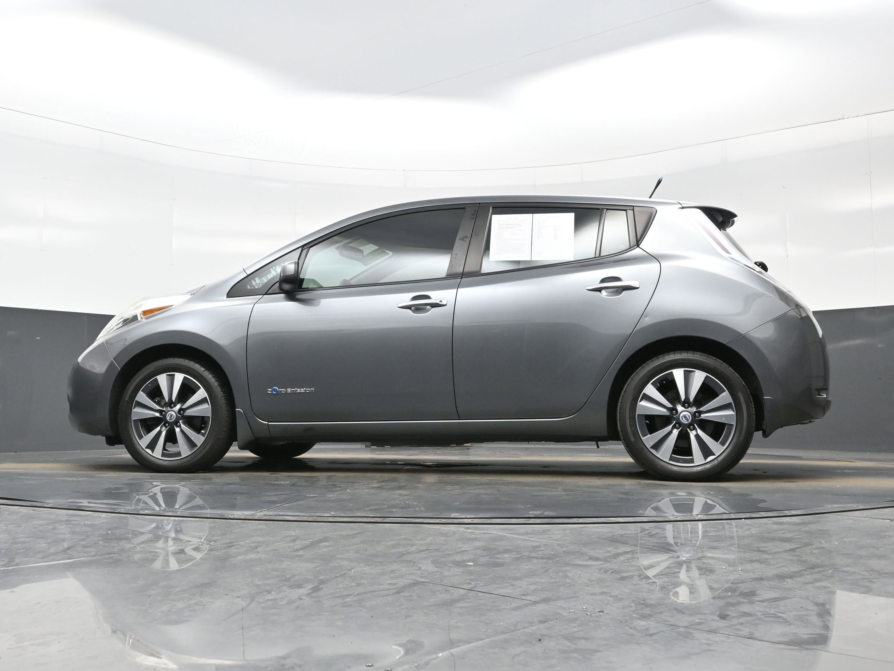Used 2014 Nissan Leaf SL image 26