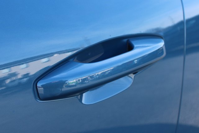 Used 2025 Volvo XC40 B5 Plus image 9