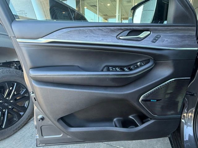 Used 2022 Jeep Grand Cherokee L Overland AWD/4WD image 13