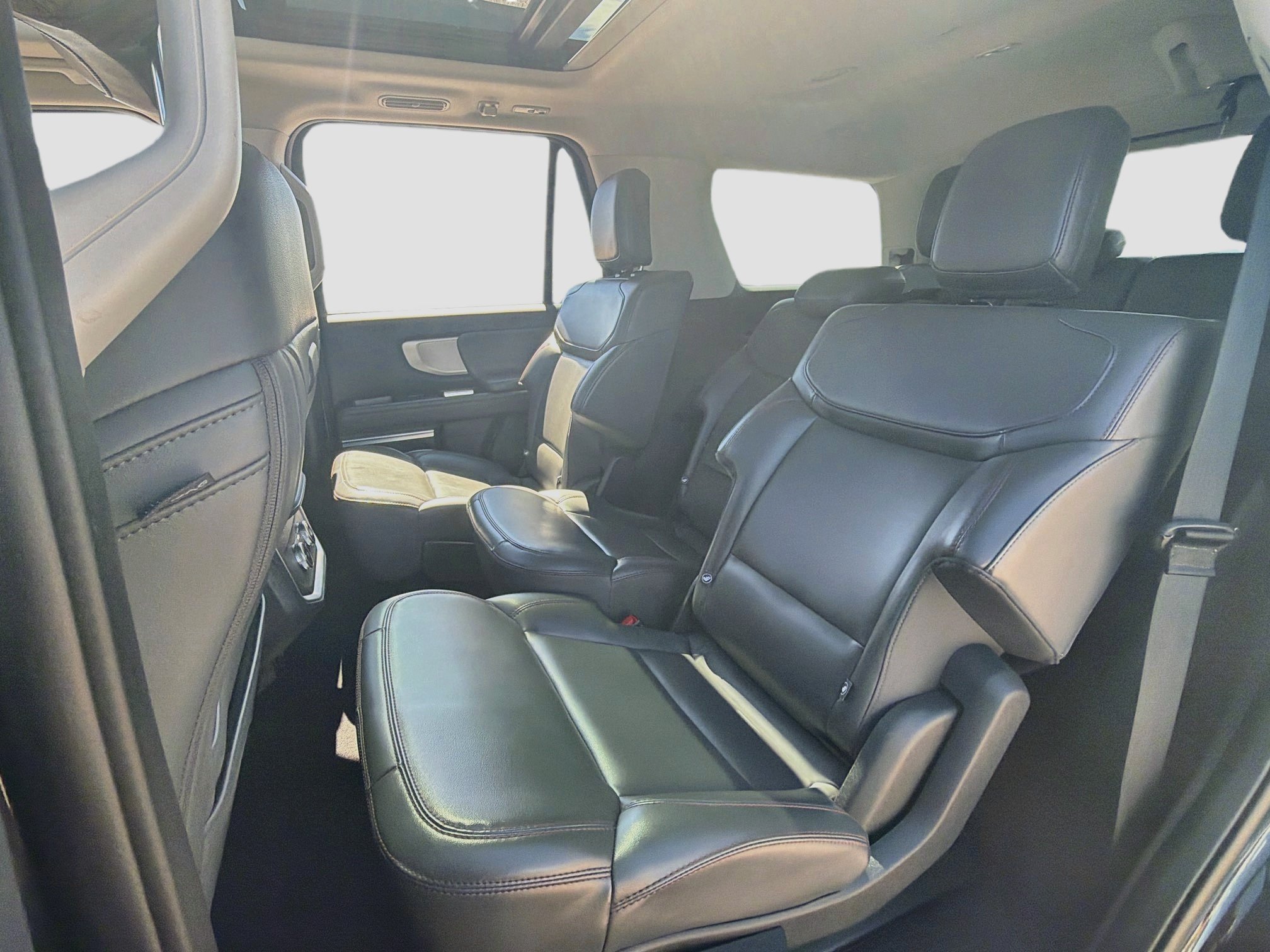 Used 2025 Ford Expedition Active AWD/4WD image 30