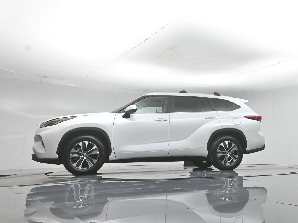 Used 2023 Toyota Highlander XLE FWD image 54