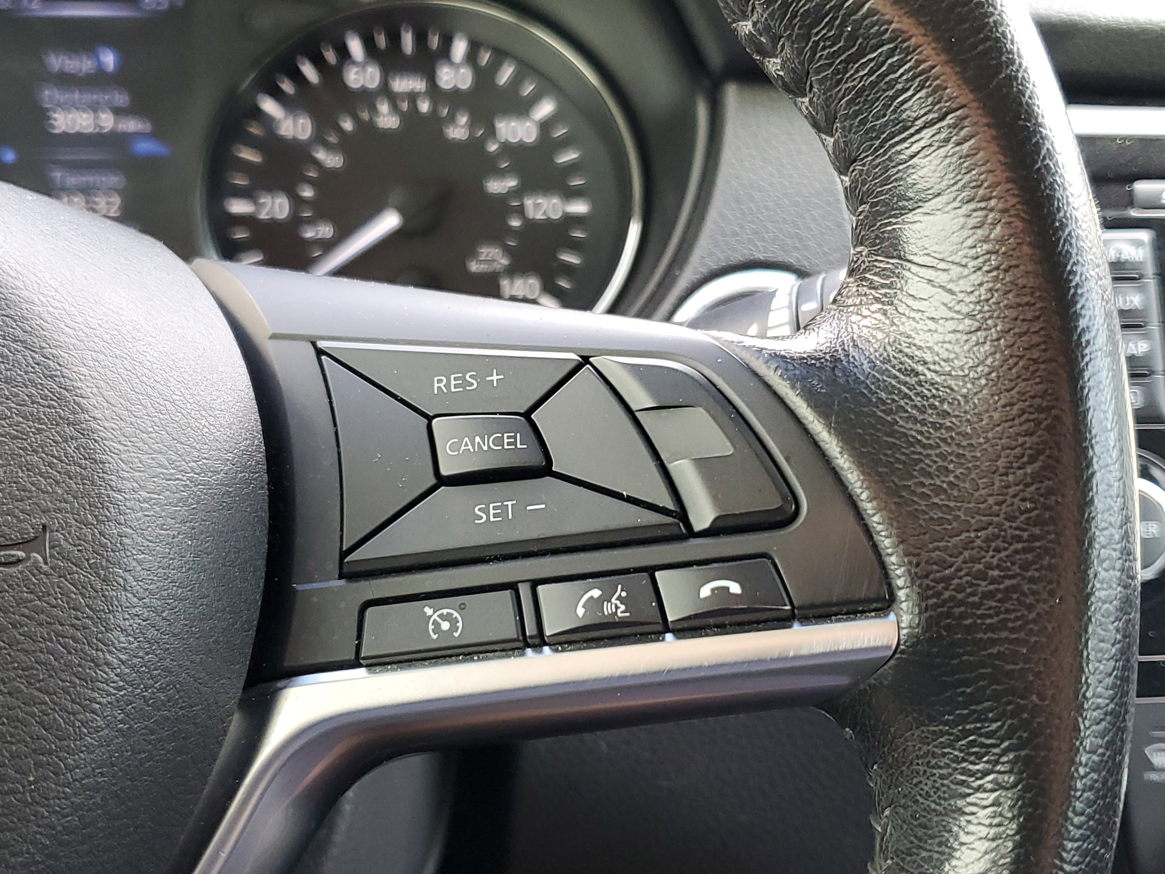 Used 2017 Nissan Rogue Sport SV w/ SV Premium Package image 22