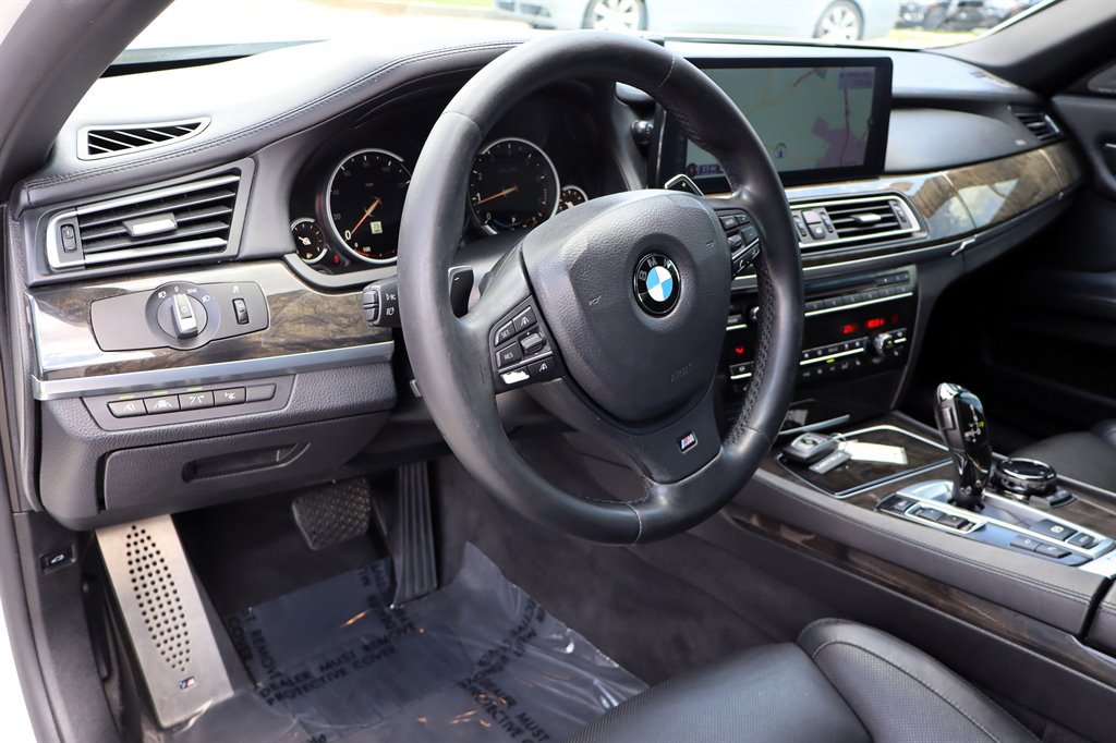 Used 2015 BMW 750i RWD image 15