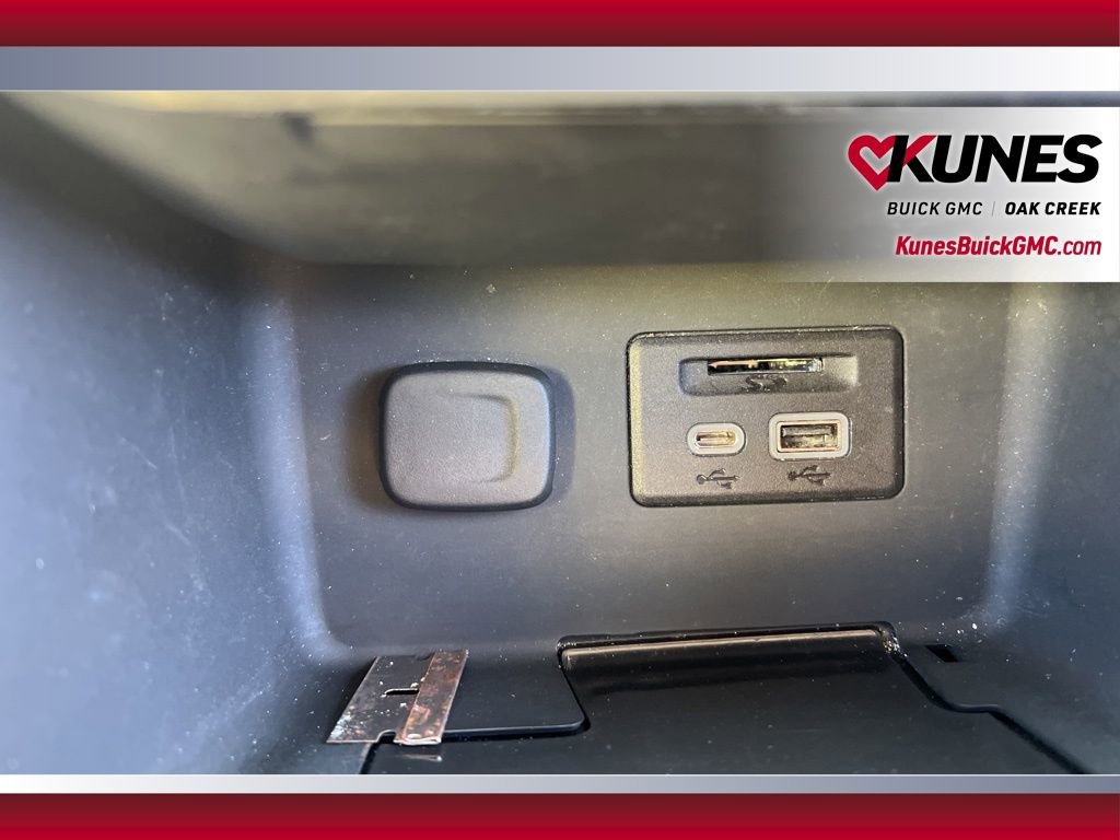 Used 2023 GMC Acadia SLT image 21