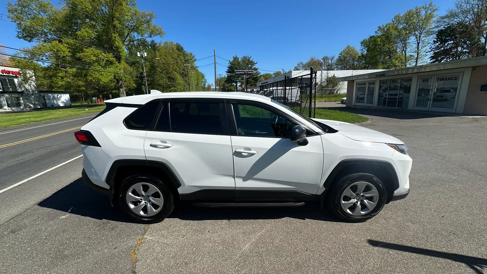 Used 2023 Toyota RAV4 LE AWD/4WD image 4