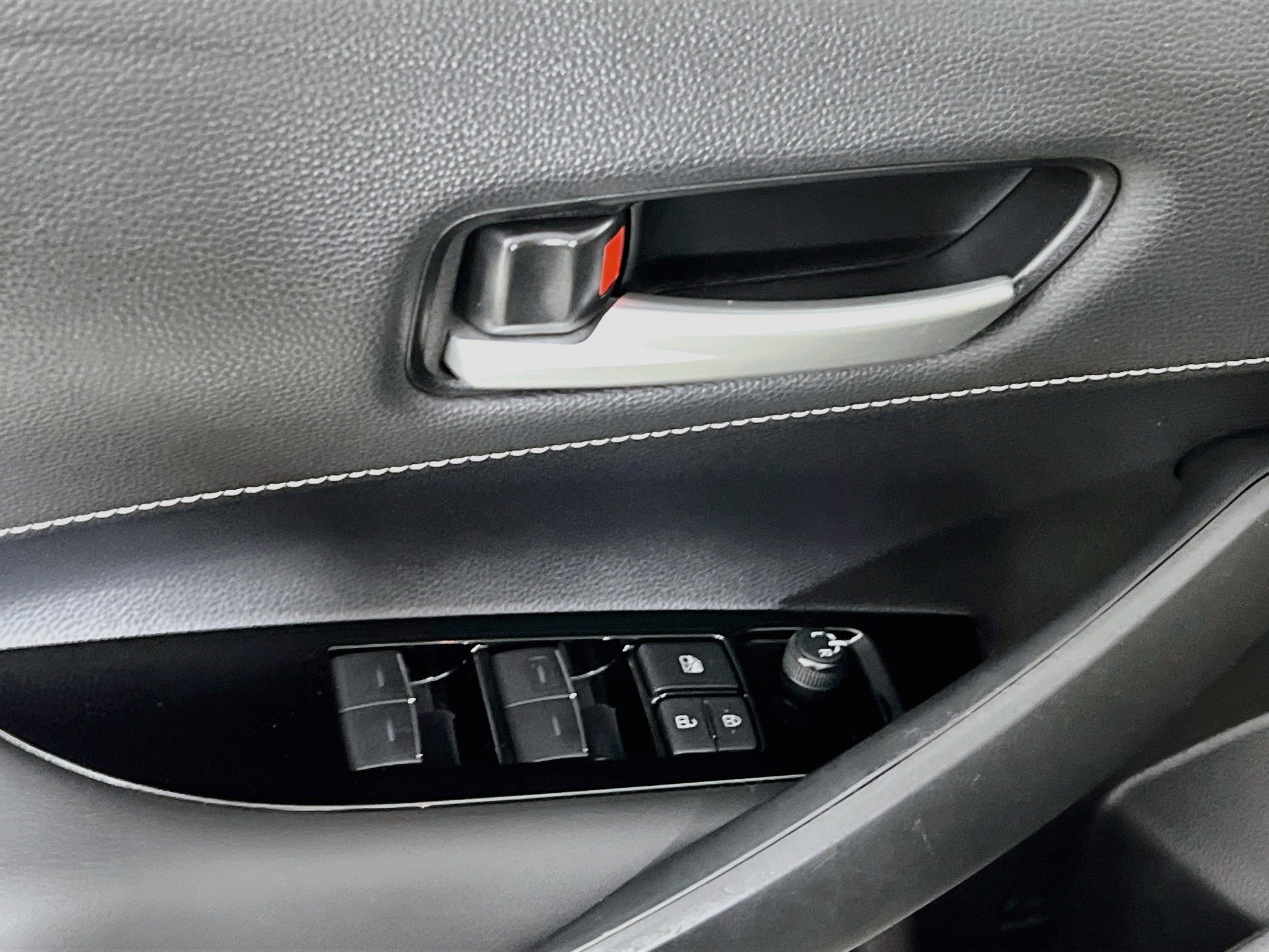Used 2022 Toyota Corolla SE FWD image 17