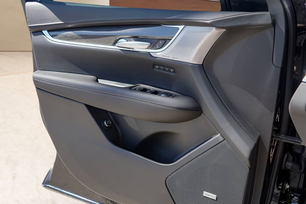 New 2026 Cadillac XT5 Sportv w/ LPO, Onyx Lite Package image 17