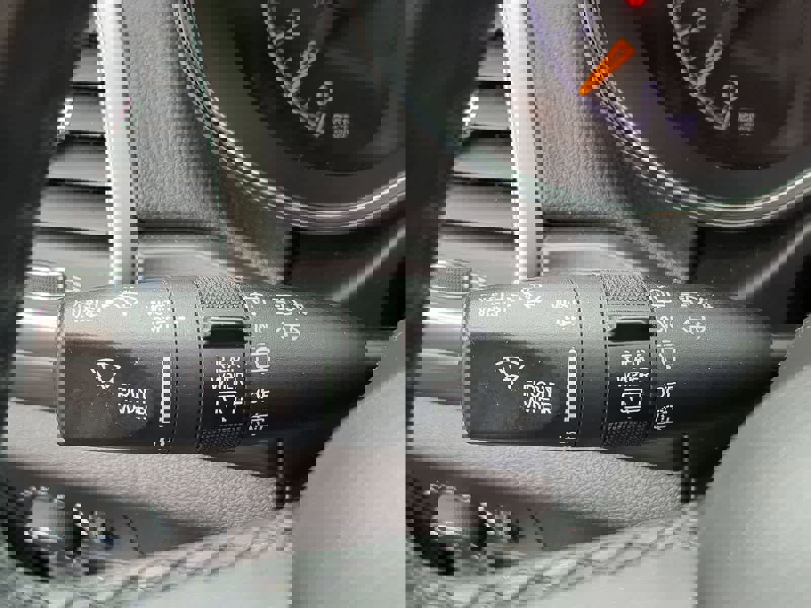 Certified 2019 Jeep Grand Cherokee Laredo AWD/4WD image 23