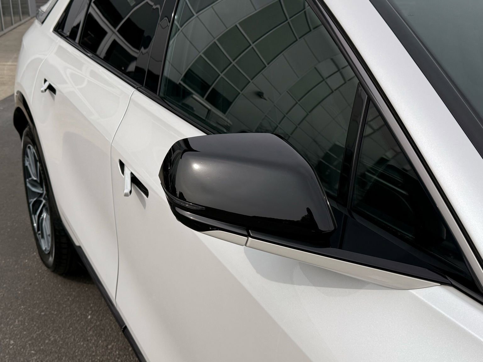 Used 2024 Cadillac Lyriq Sport image 13