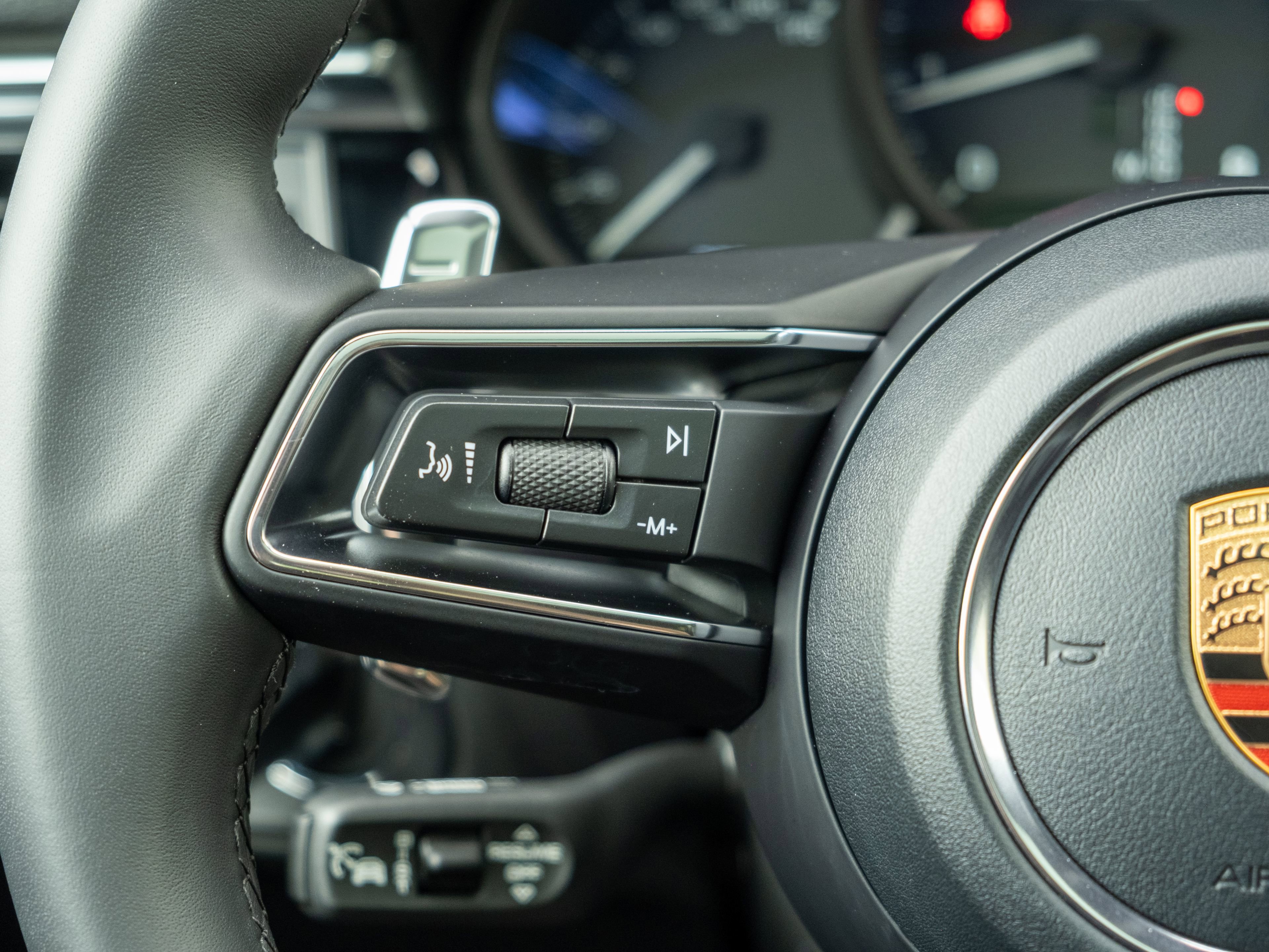 Certified 2026 Porsche Macan AWD/4WD image 26