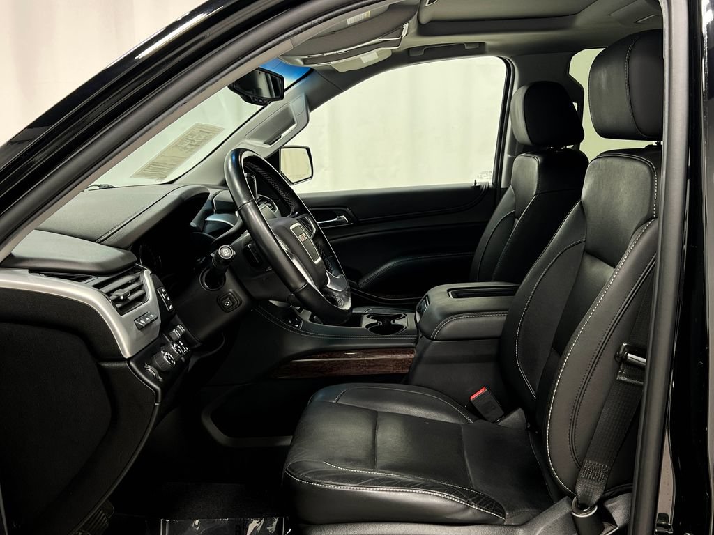 Used 2019 GMC Yukon XL SLT w/ Graphite Performance Edition AWD/4WD image 14