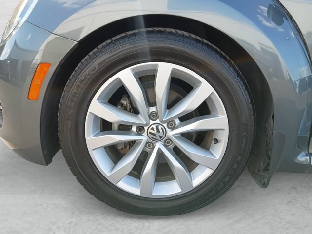 Used 2013 Volkswagen Beetle TDI FWD image 23