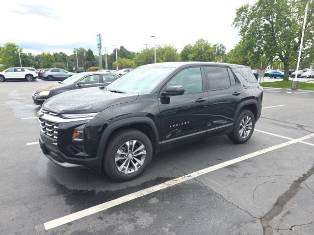 Used 2026 Chevrolet Equinox LT AWD/4WD image 2