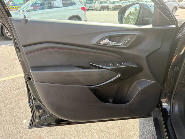 Used 2025 Chevrolet Trax RS w/ Sunroof Package image 10