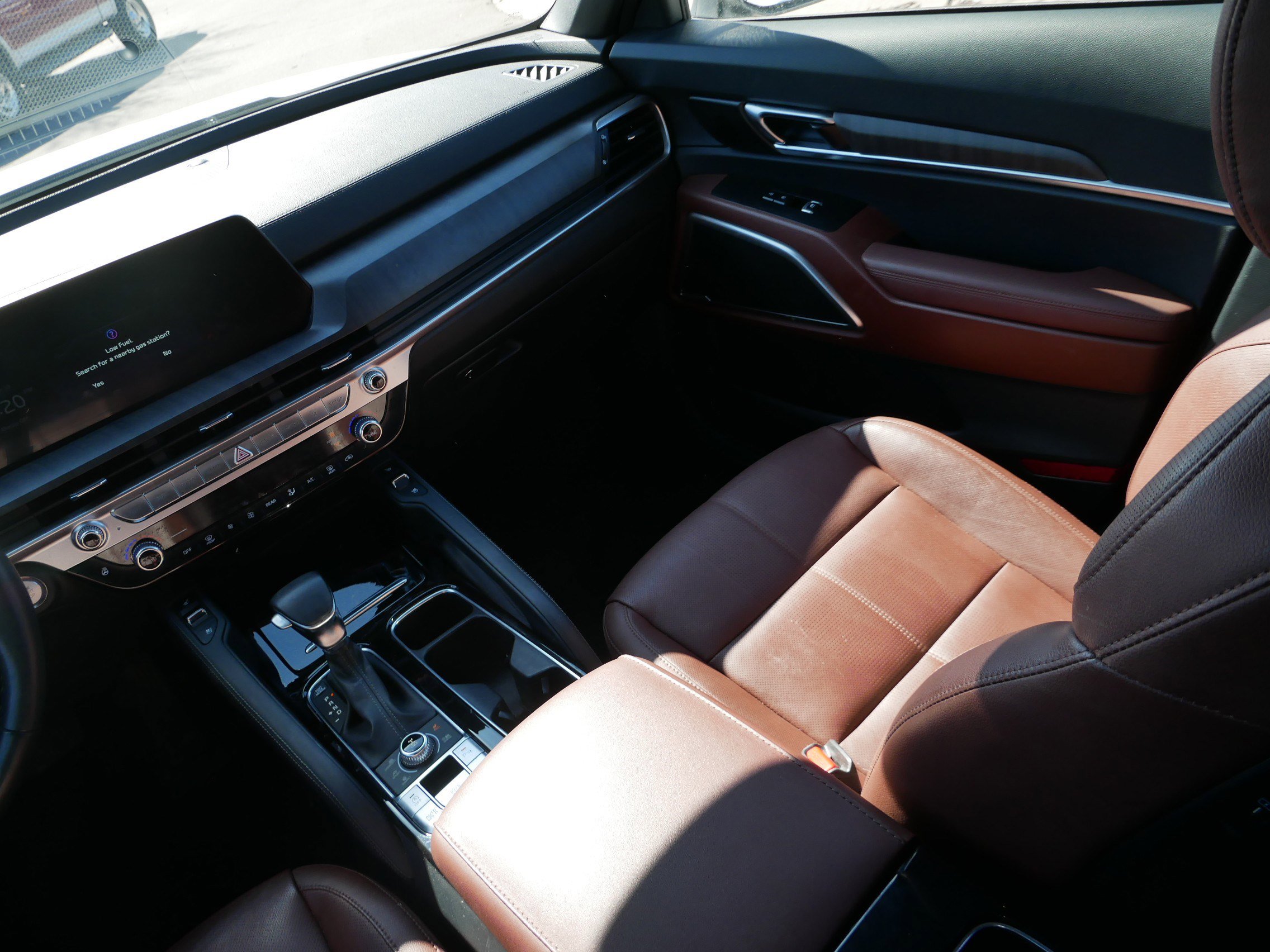 Used 2023 Kia Telluride EX w/ EX Captain's Chair Package image 11