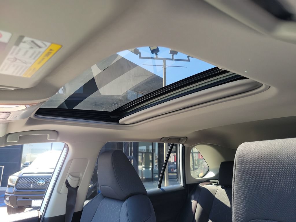 Used 2019 Toyota RAV4 XLE w/ Convenience Package FWD image 5