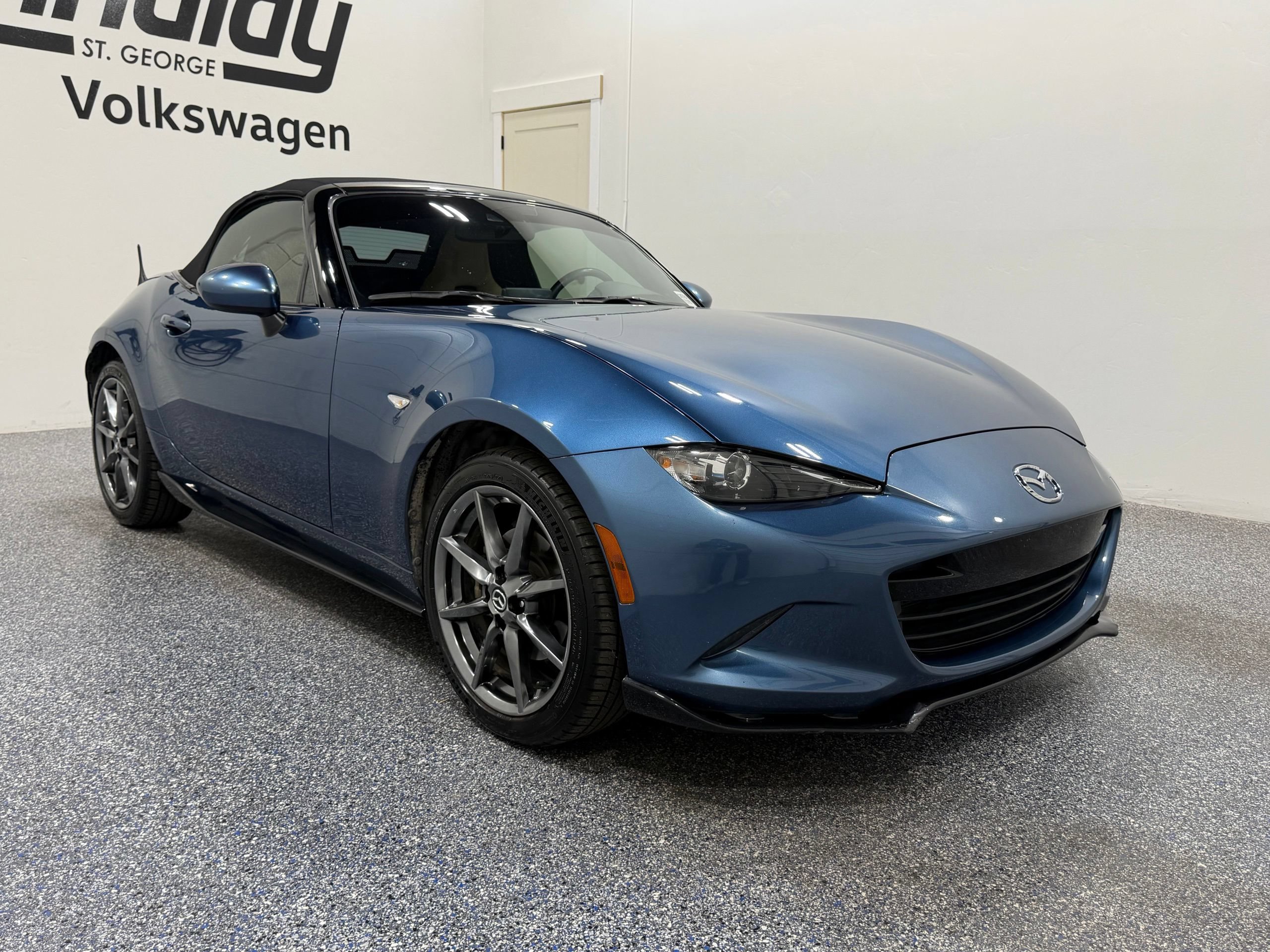 Used 2020 MAZDA MX-5 Miata Grand Touring w/ Appearance Package RWD image 9