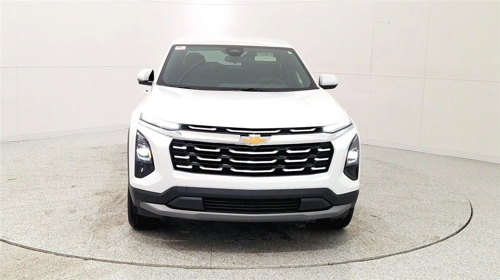 New 2026 Chevrolet Equinox LT image 2