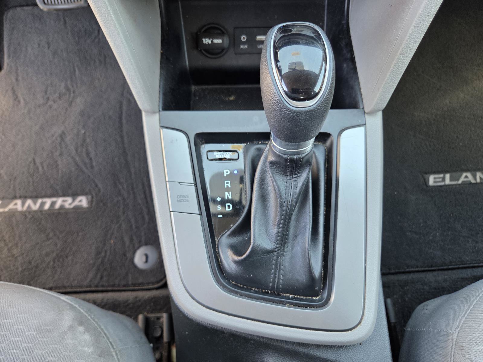 Used 2019 Hyundai Elantra SE FWD image 26