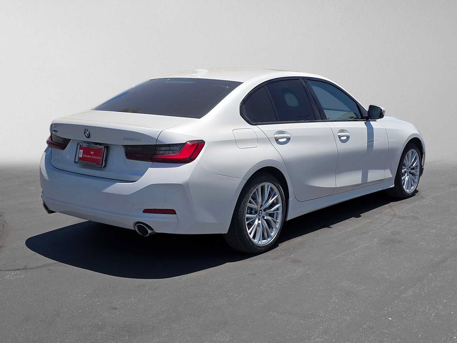 Used 2023 BMW 330i xDrive Sedan w/ Driving Assistance Package AWD/4WD image 3