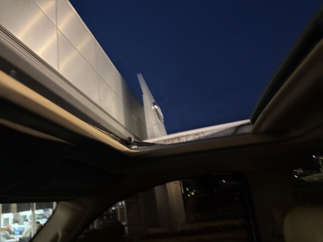 Used 2011 Chevrolet Suburban LT image 21