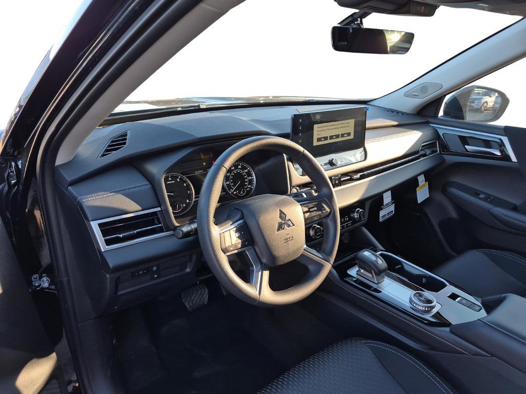 New 2026 Mitsubishi Outlander ES image 9