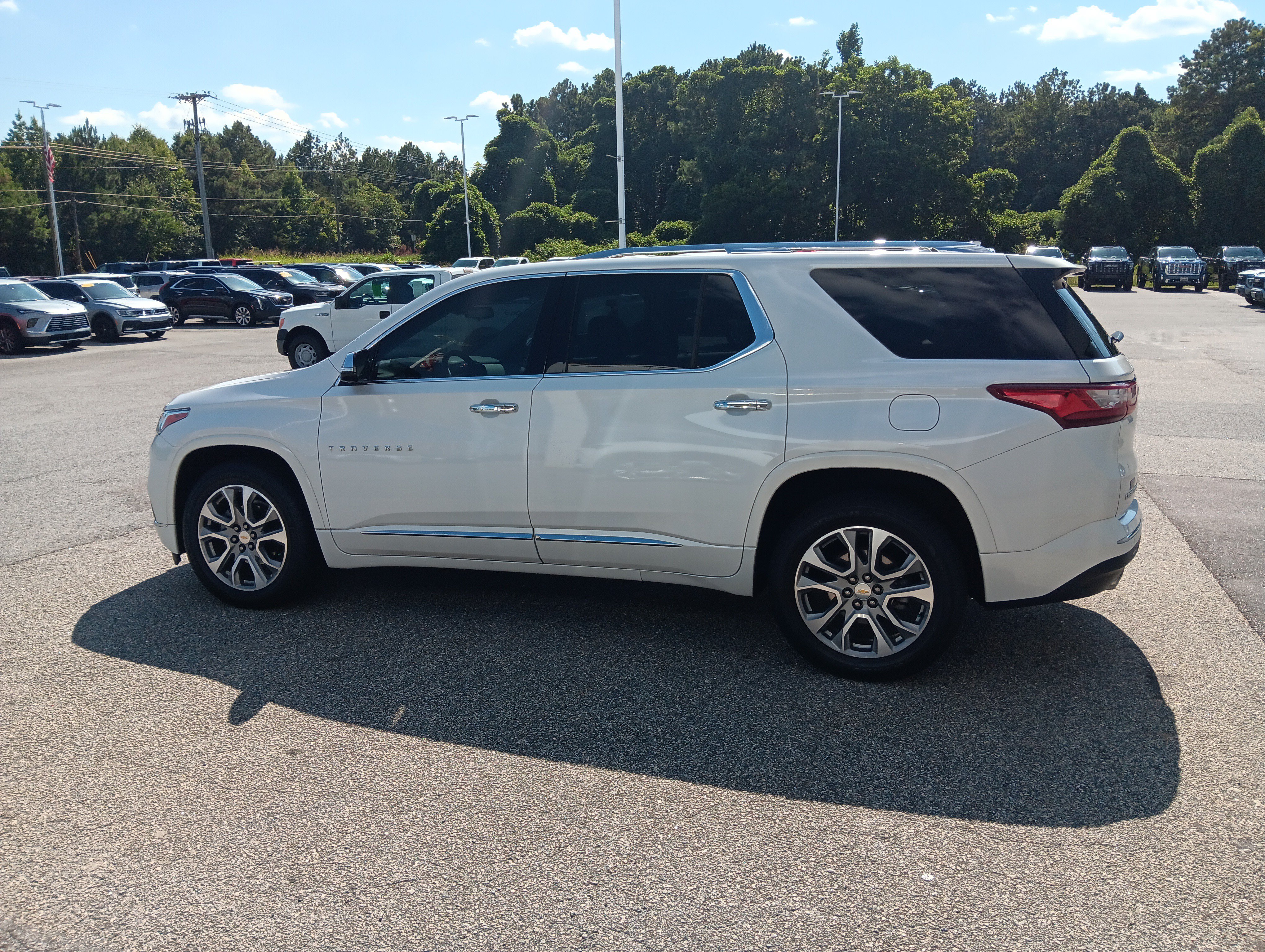 Used 2020 Chevrolet Traverse Premier AWD/4WD image 3
