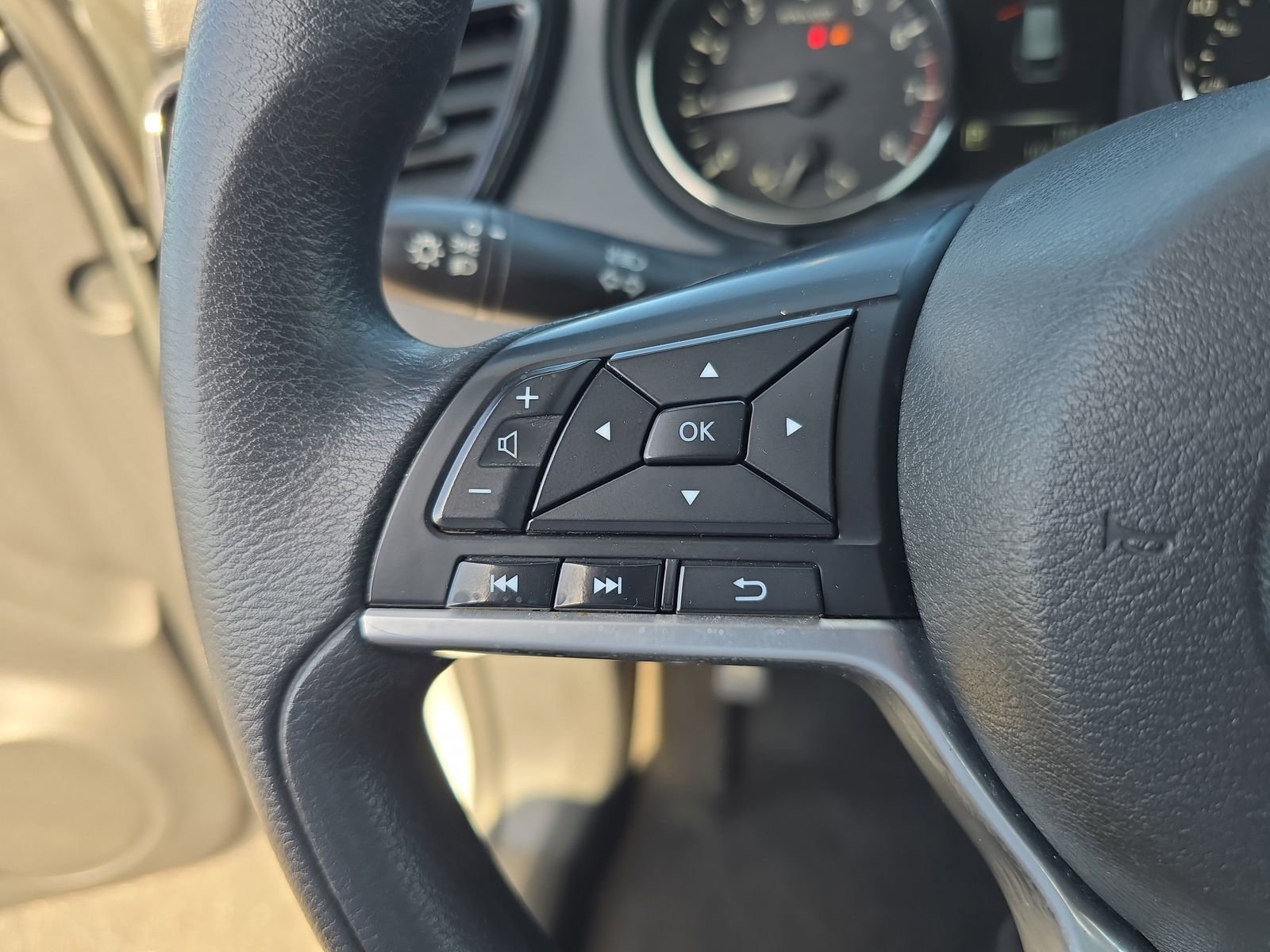 Used 2017 Nissan Rogue S image 21