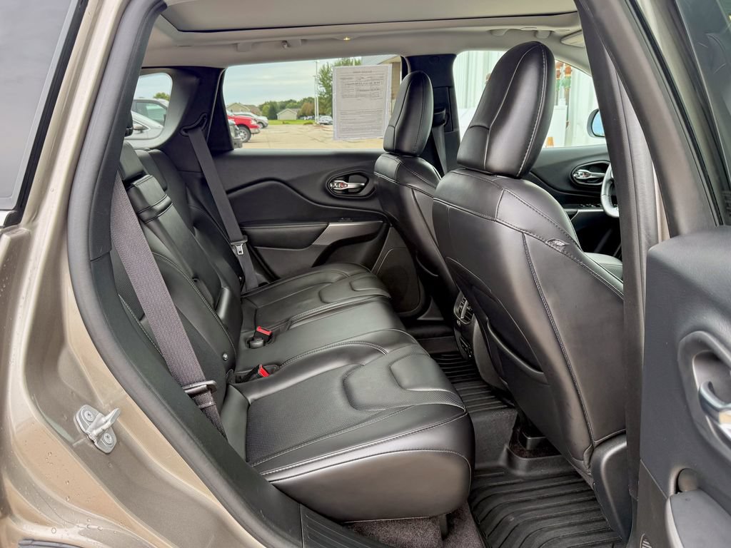 Used 2019 Jeep Cherokee Limited AWD/4WD image 20