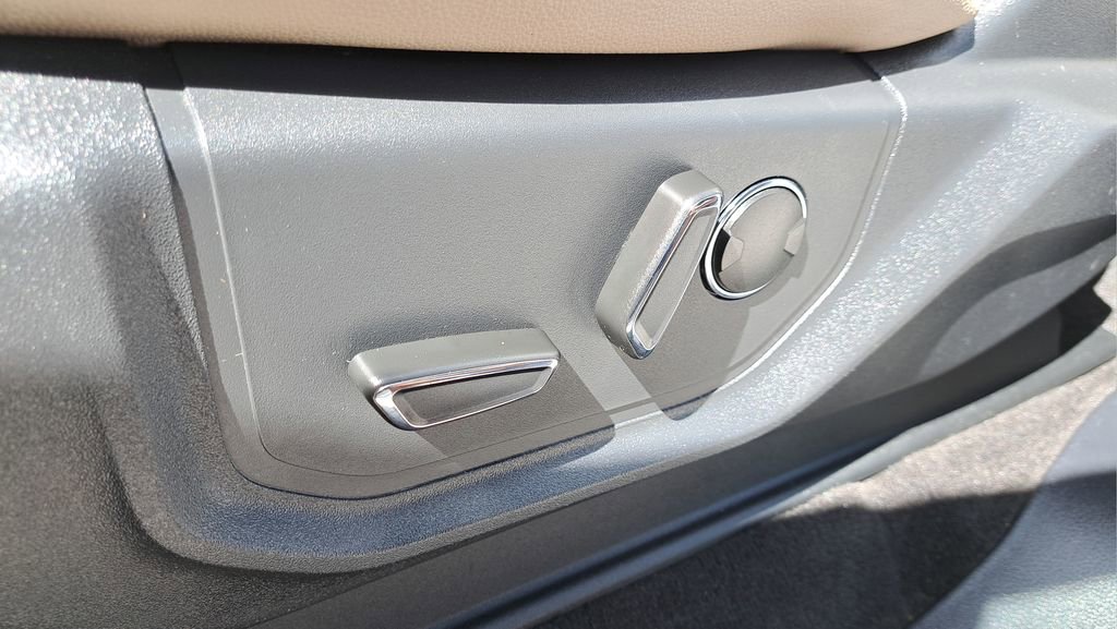 Used 2023 Ford Expedition Limited image 19