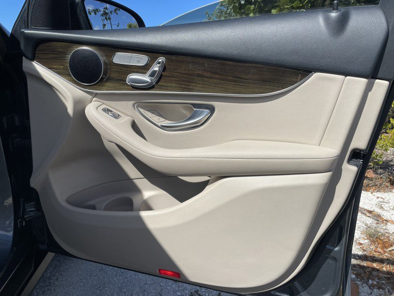 Used 2021 Mercedes-Benz GLC 300 image 23