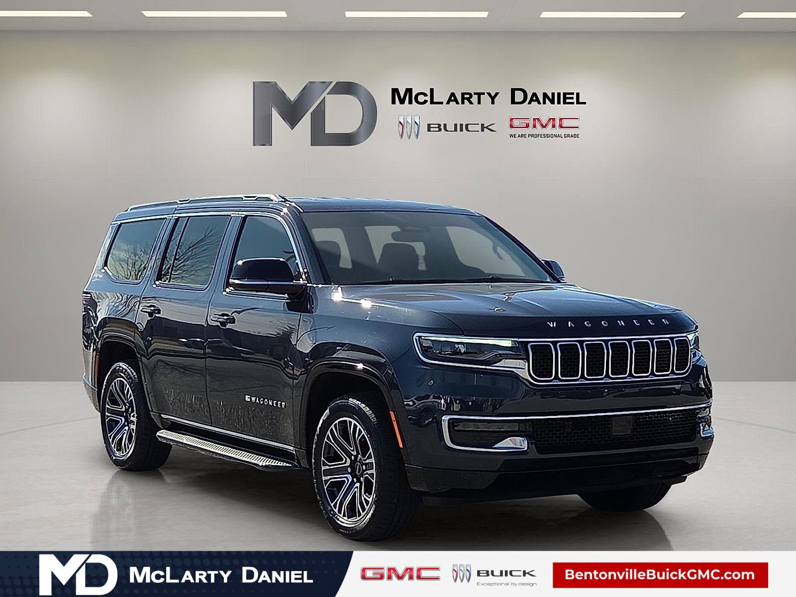 Used 2025 Jeep Wagoneer 4WD image 1