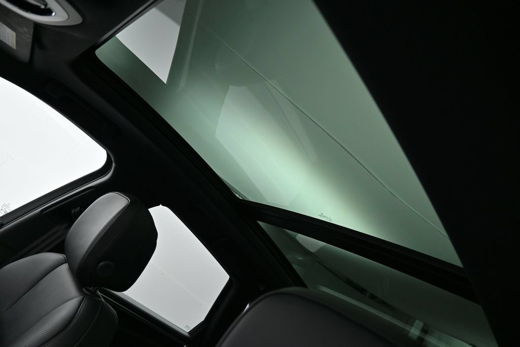 Certified 2024 Porsche Macan AWD/4WD image 10