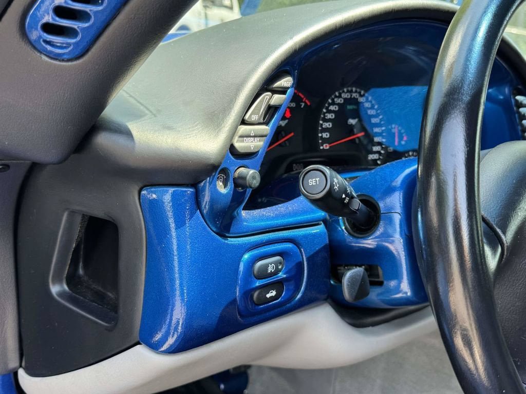 Used 2003 Chevrolet Corvette Coupe w/ Preferred Equipment Group RWD image 8