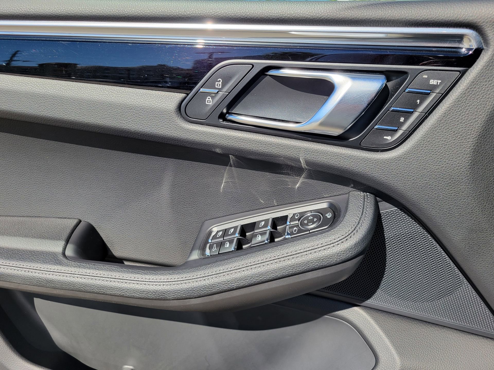 Used 2025 Porsche Macan image 25