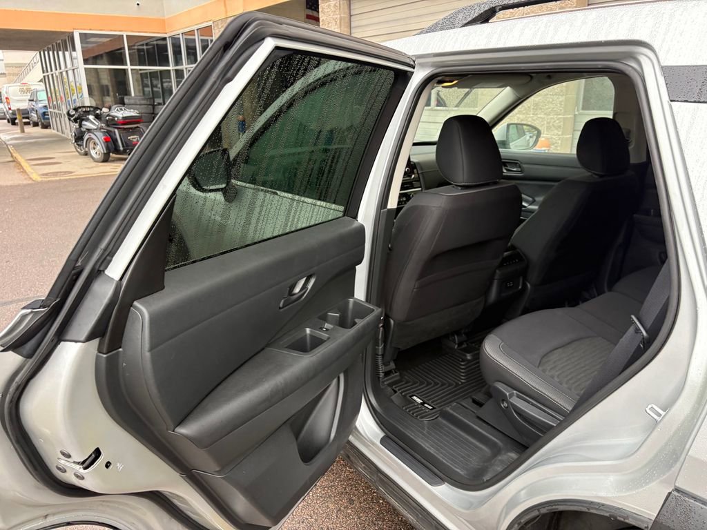 Used 2023 Nissan Pathfinder SV AWD/4WD image 19