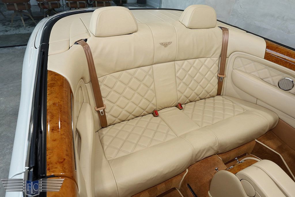 Used 2010 Bentley Azure T RWD image 20