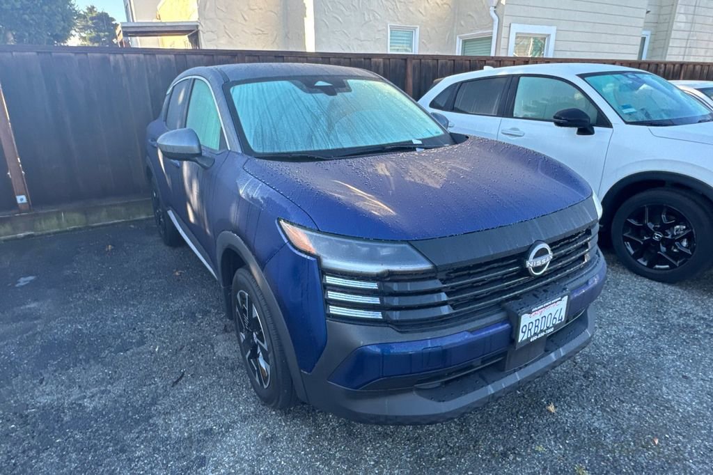 Used 2025 Nissan Kicks SV w/ Charging Package image 2