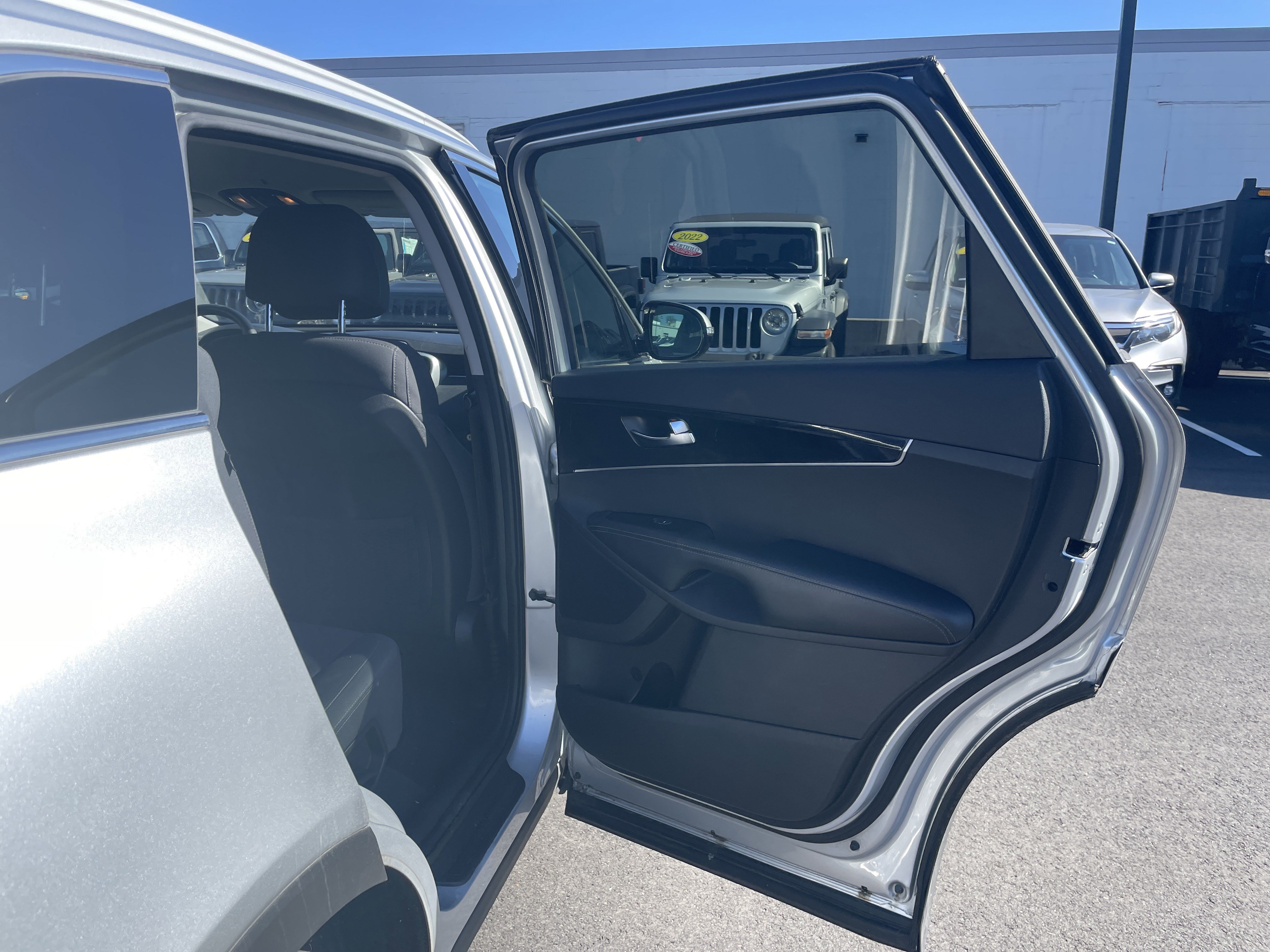 Used 2017 Kia Sorento LX image 17