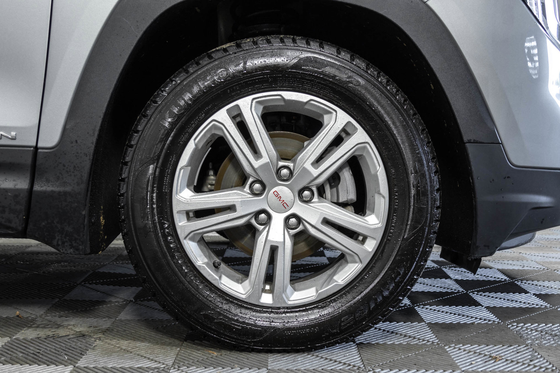 Used 2024 GMC Terrain SLE AWD/4WD image 41