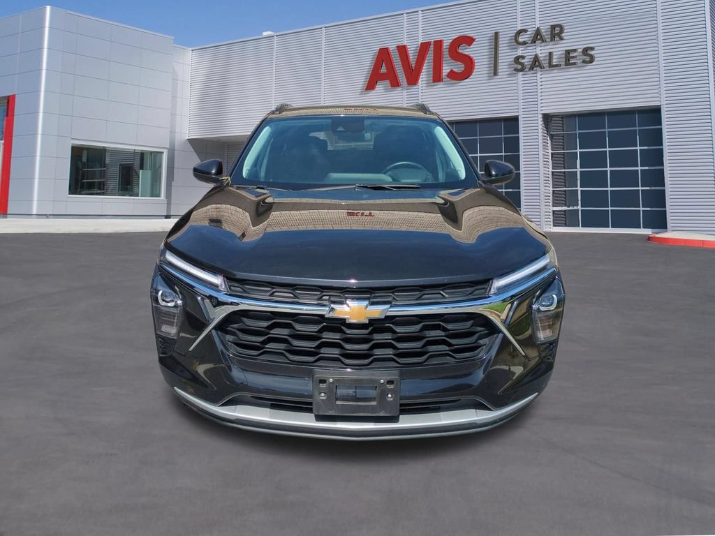 Used 2025 Chevrolet Trax LT w/ LT Convenience Package FWD image 2