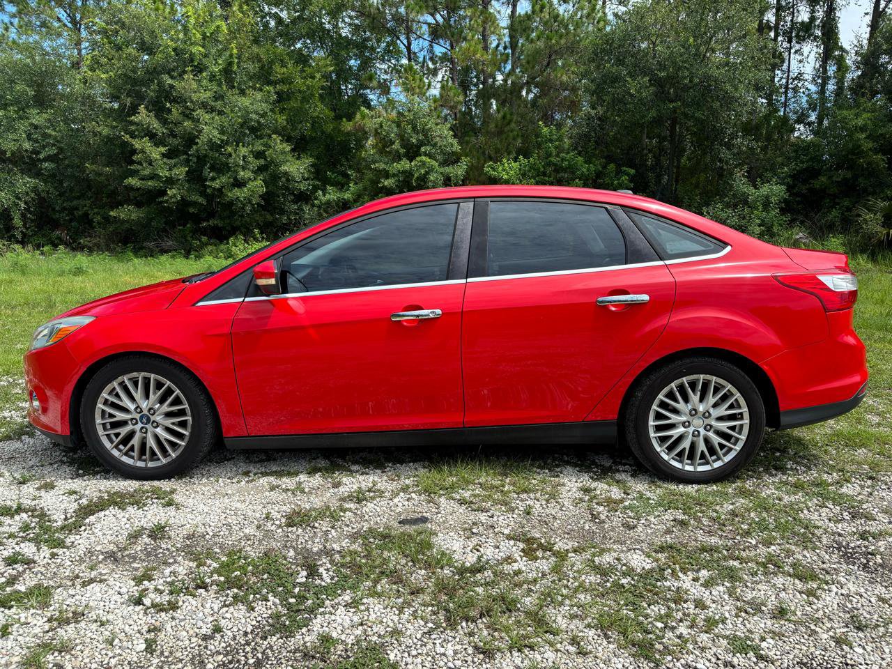 Used 2012 Ford Focus SEL FWD image 2